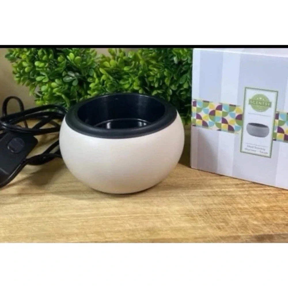 NEW small Scentsy Mod taupe warmer AND Star Wars Outer Rim 3-pack Scentsy bars